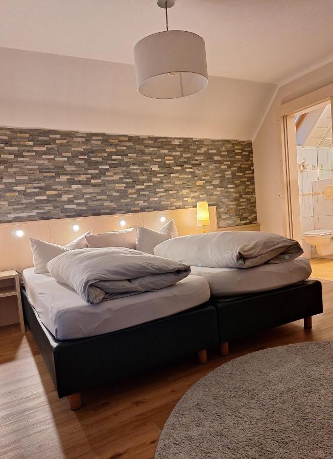 Hotel Garni Und Apartments Zur Krone Hilpoltstein Eksteriør billede
