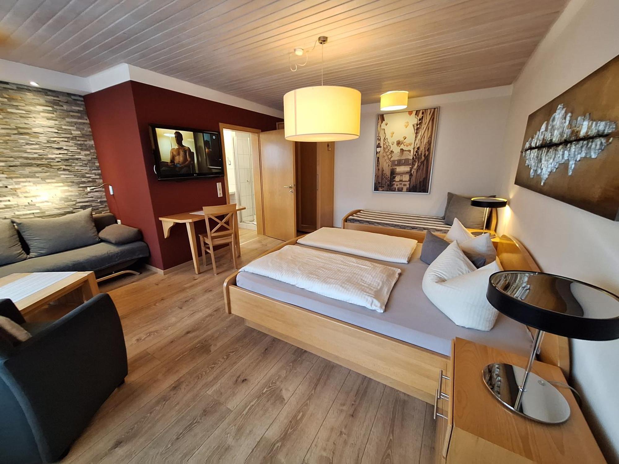 Hotel Garni Und Apartments Zur Krone Hilpoltstein Eksteriør billede