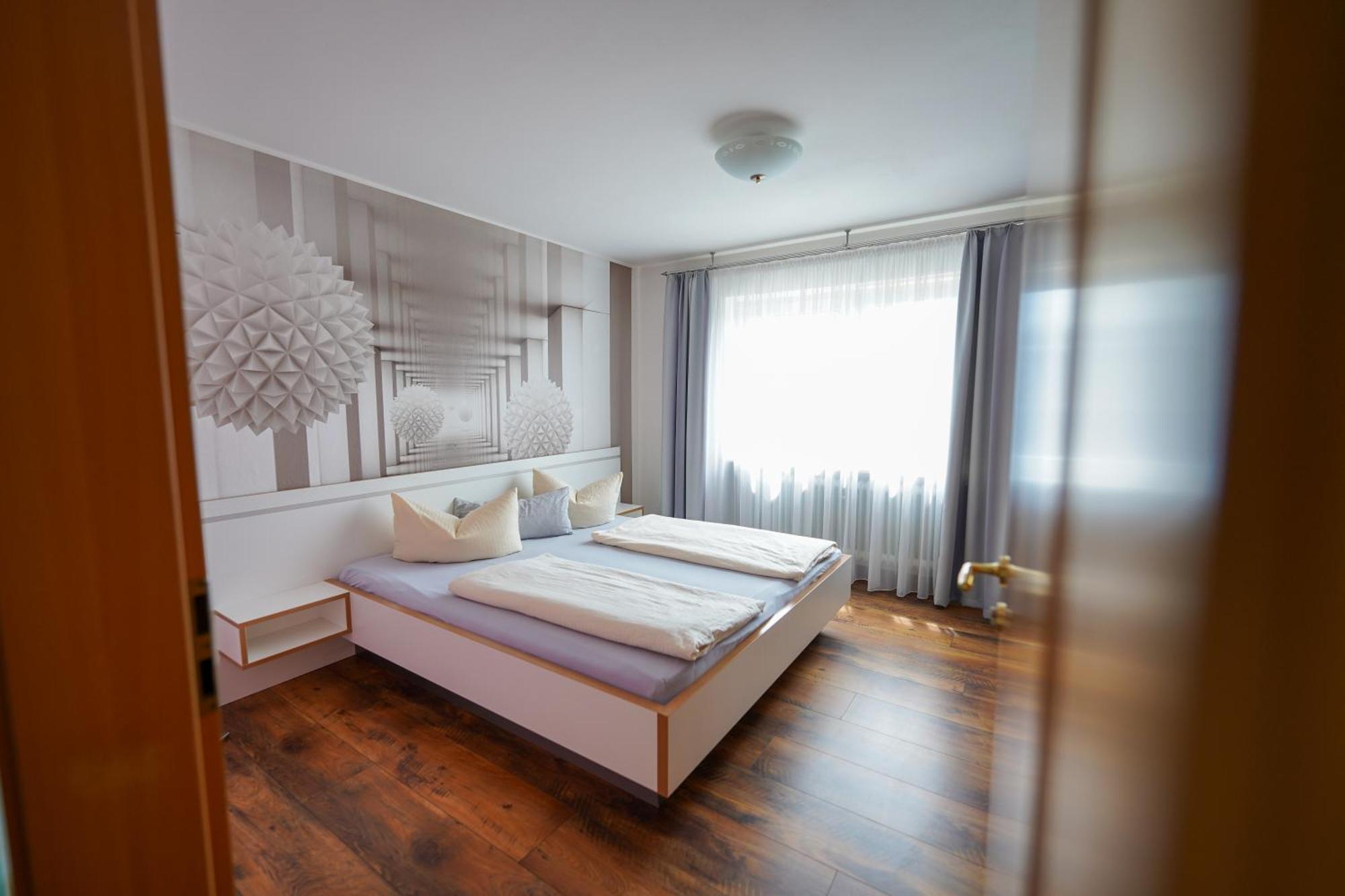 Hotel Garni Und Apartments Zur Krone Hilpoltstein Eksteriør billede