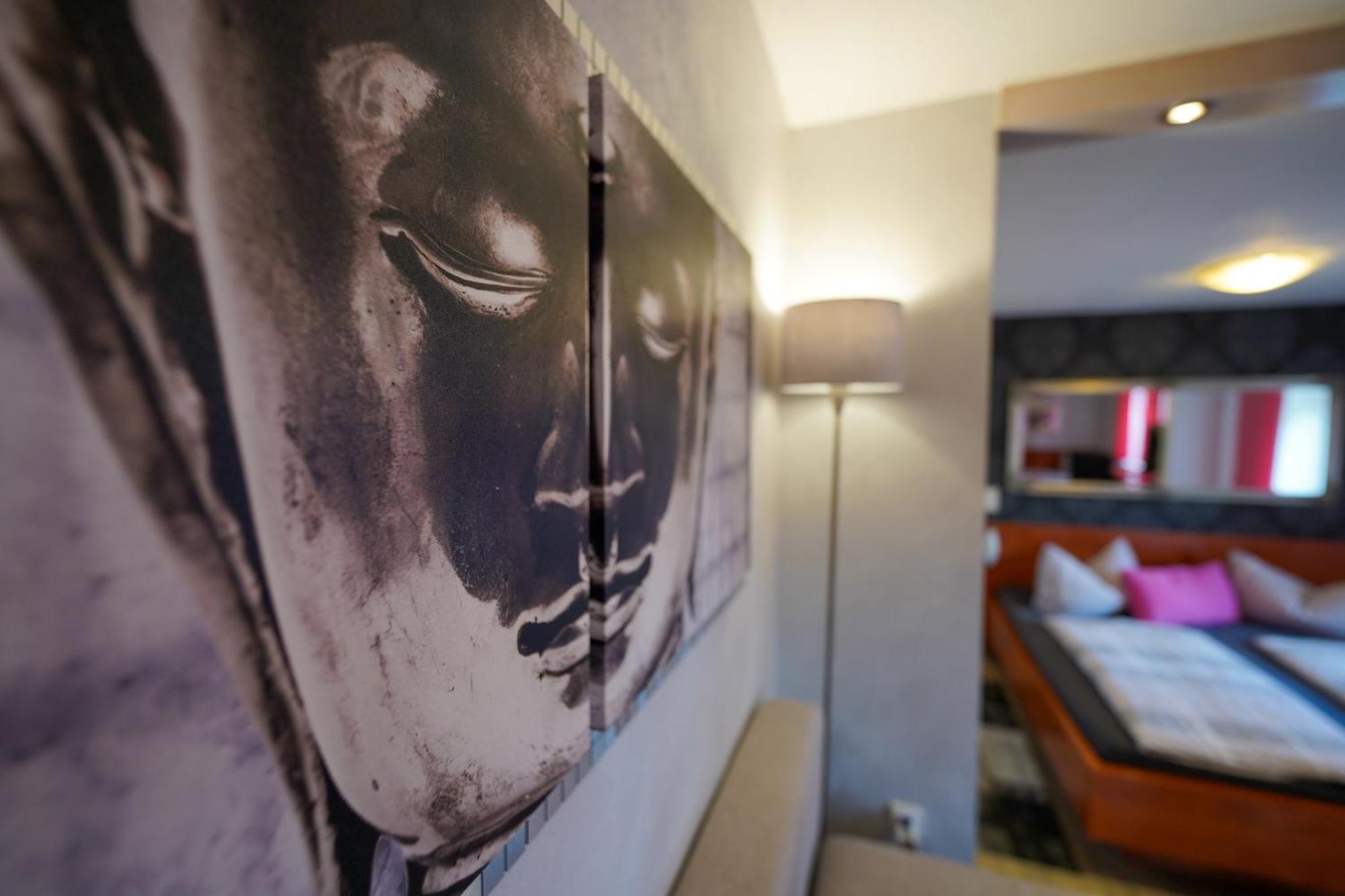 Hotel Garni Und Apartments Zur Krone Hilpoltstein Eksteriør billede