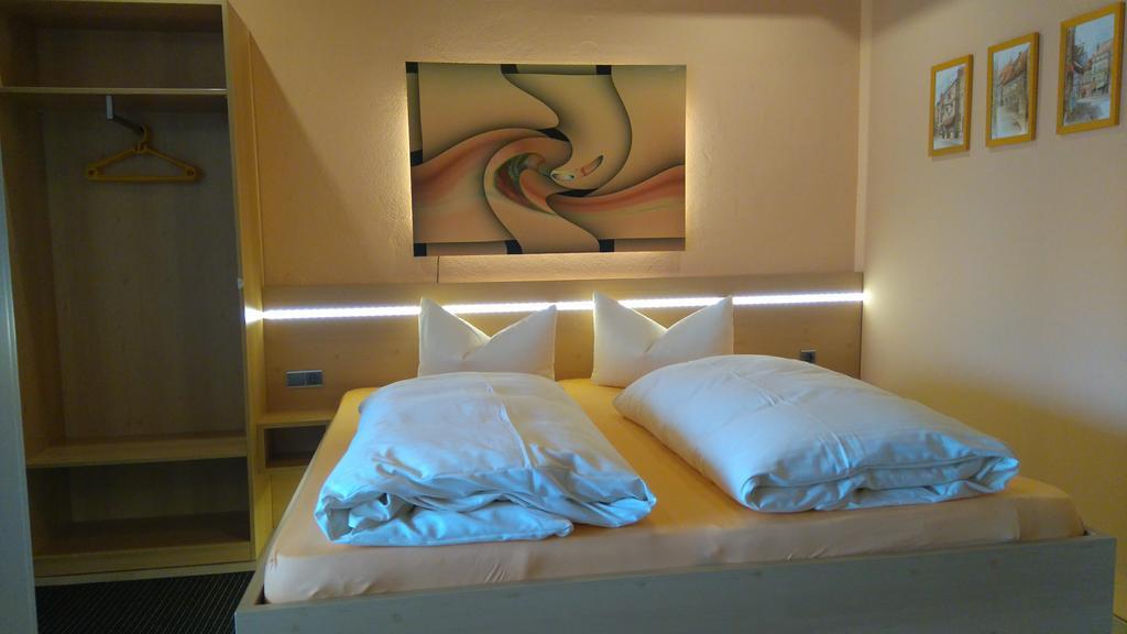 Hotel Garni Und Apartments Zur Krone Hilpoltstein Eksteriør billede