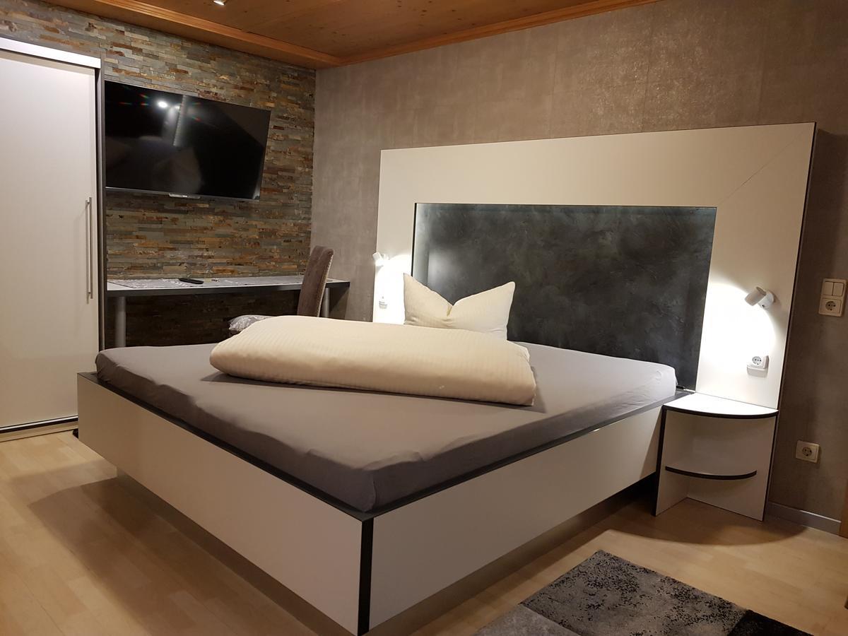 Hotel Garni Und Apartments Zur Krone Hilpoltstein Eksteriør billede