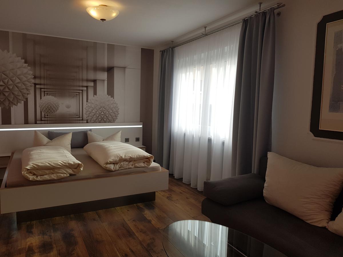 Hotel Garni Und Apartments Zur Krone Hilpoltstein Eksteriør billede
